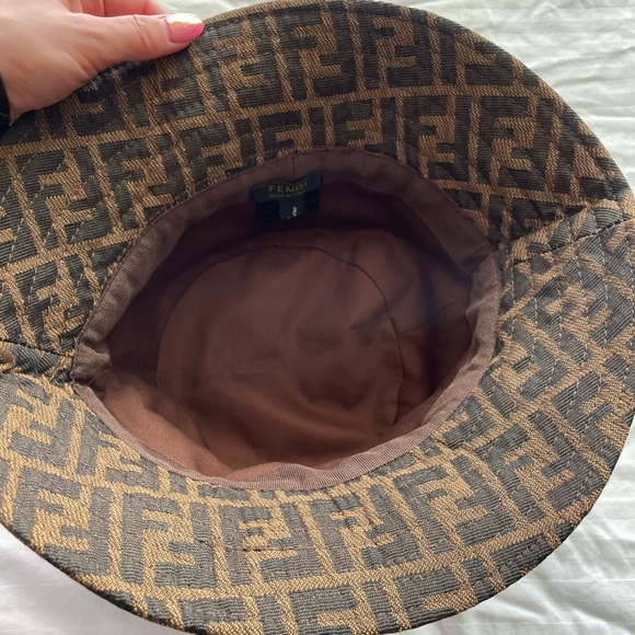 Fendi bucket hat - Picture 3 of 3